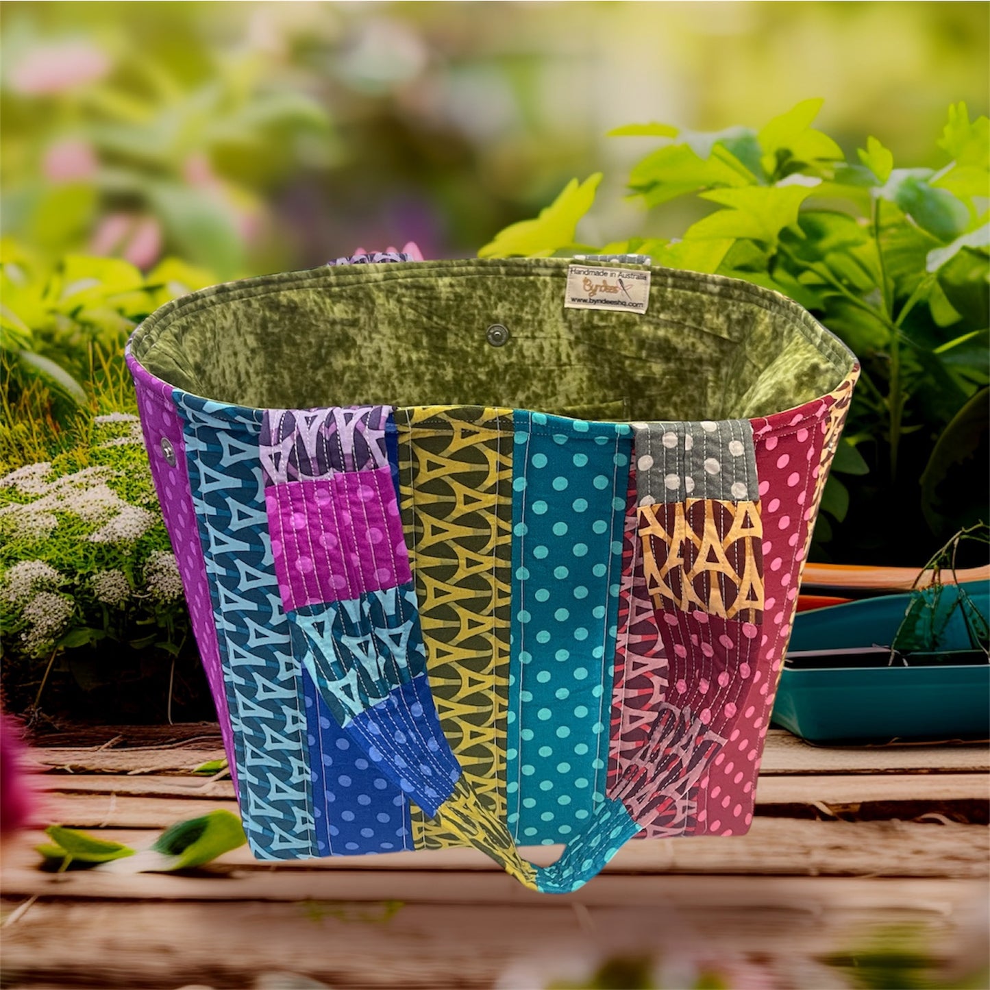 Totally Fun Bag - Dots & Arrows with Olive Lining