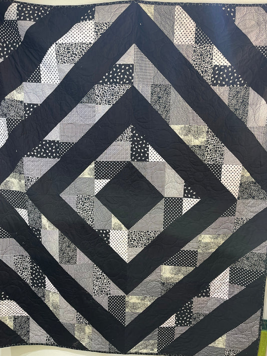 Bullseye Black & White Single Bed Quilt Finished Size 65" x 80" Approx