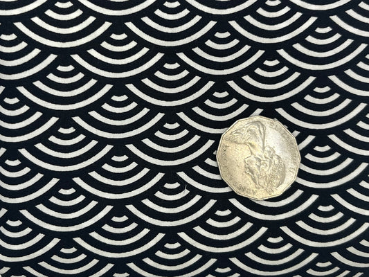 Black & White Curved Pattern