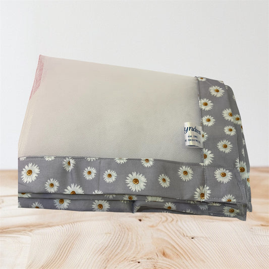Food Net Cover  - Daisies on Grey